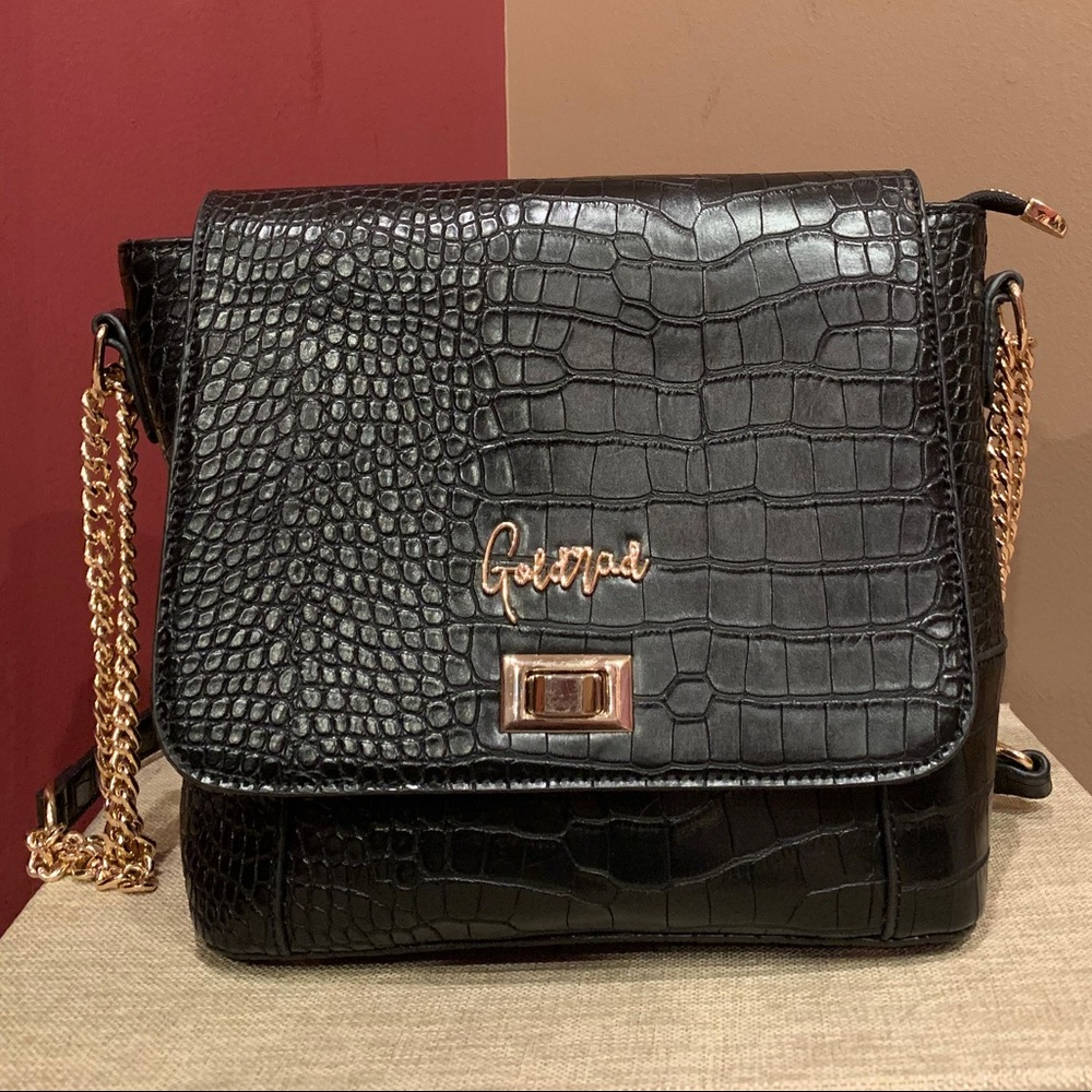 EUC Leather Crossbody Purse w/ Gold Chain ✨ - Picture 8 of 15